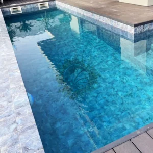 bord piscine pierre carrelage